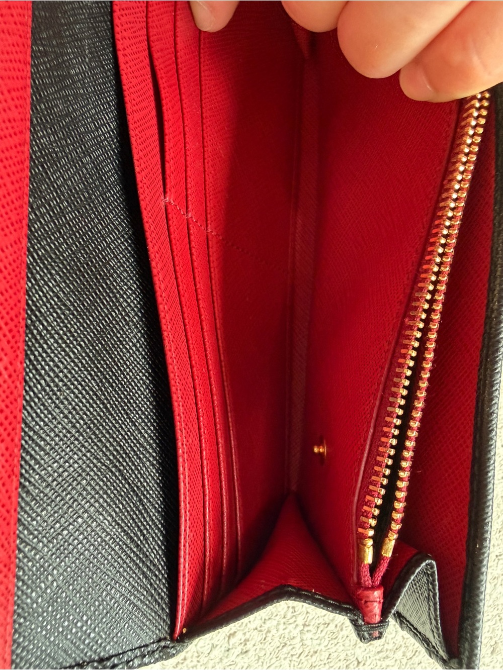Prada Black and Red Saffiano Leather Wallet NWOT - Picture 7 of 16
